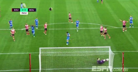 İrlandalı Futbolcunun Penaltı Vuruşu Dağlara Taşlara Gitti