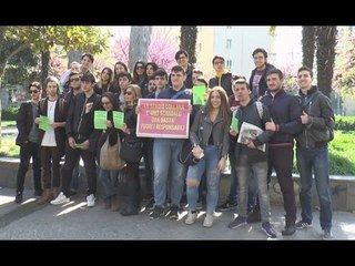 Napoli - Gli sportivi in piazza: "Riaprite lo Stadio Collana" (01.04.17)