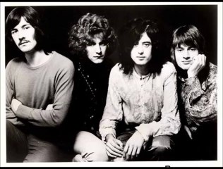 Led Zeppelin - Kashmir (Lyrics on Screen)