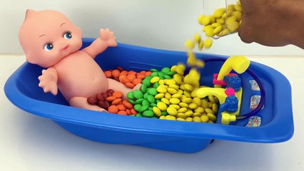 Baby Doll Bath Time M&M Chocolate Shower Learning Colors and Creative for Kids-gbwIdOGAeEc