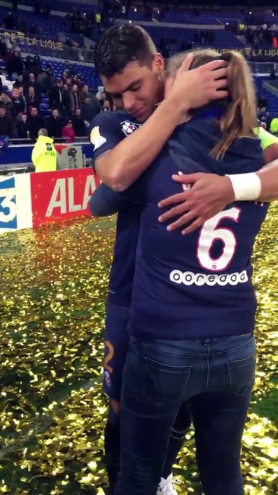 Monaco-PSG : Thiago Silva prend une fan dans se...