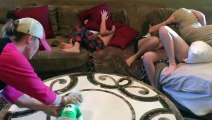 Regardez la réaction de ces enfants quand ils découvrent la surprise que leur reservent leurs parents