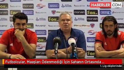 Futbolcular, Maaşları Ödenmediği İçin Sahanın Ortasında Formalarını Bıraktı