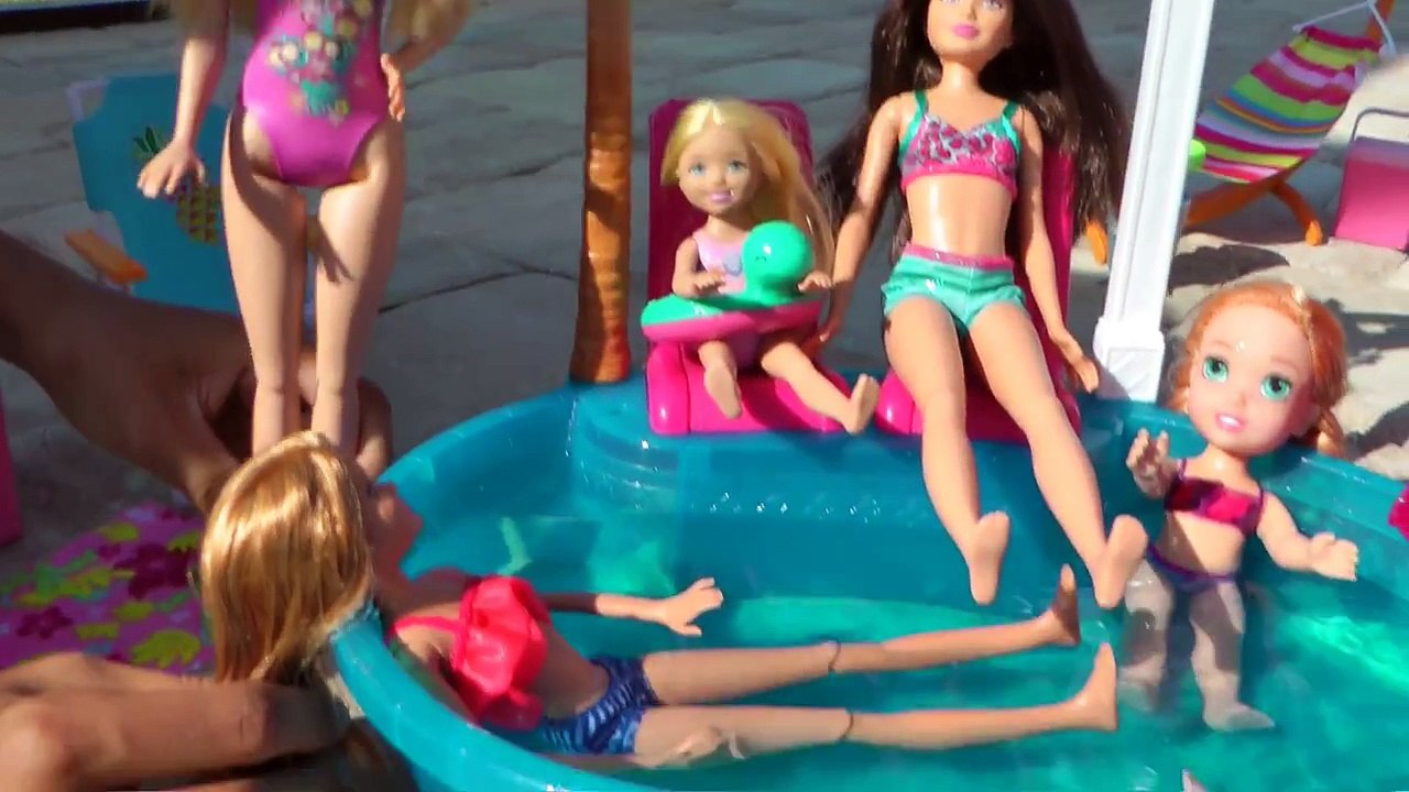 POOL Fun ! Ice Prank - Elsa & Anna toddlers - Barbie's New Car - Swimming - Splash - Water - Slide-n5x0TkUD3kQ