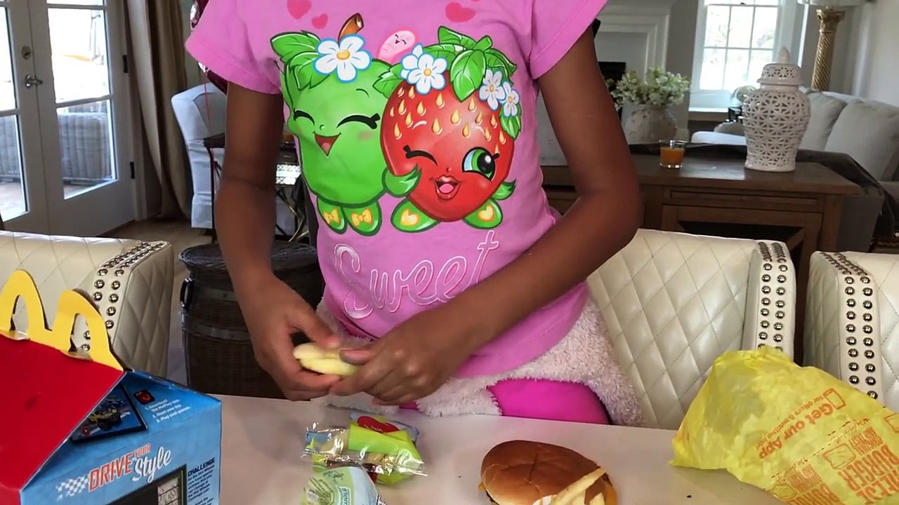 McDonalds Drive Thru Pranks Challenge w_ Happy Meal Pretend Play Food Toys to See-Vkwomenv9qE