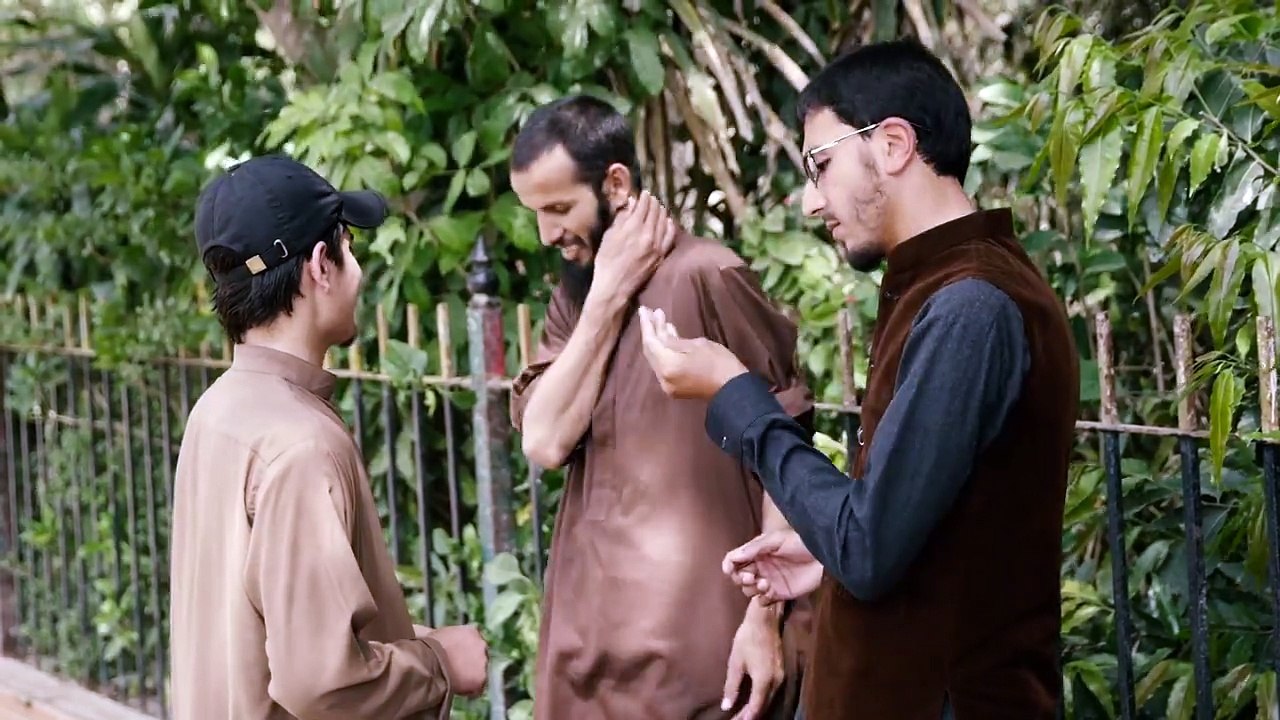 ‪It's a board! It's a billboard! Oh... - Mortein Pakistan‬