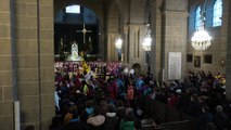 Les jeunes du pélé remplissent la cathédrale du Puy-en-Velay