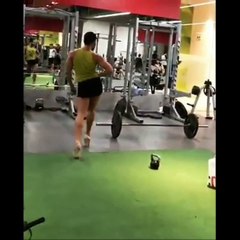 Amazing Pria nge Gym bikin heboh bikin gagal fokus