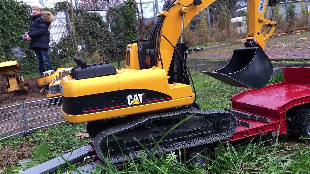 BRUDER RC MAGOM HRC Loader Hydraulic RC Excavator MUD BATTLE-7xRxZFv7g7Q