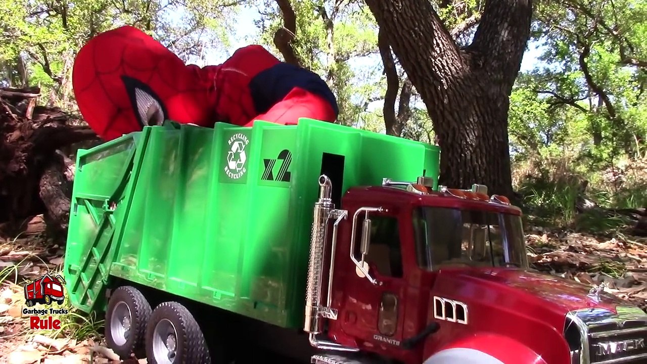 Garbage Truck Videos For Children l Spider-Man Plays With Little Boys Bruder Trash Truck & Dinosaur-WM4NM-MeB4A