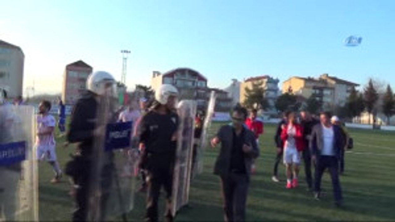 Şampiyonluk Maçı Sonrası Soyunma Odası Önü Karıştı, Yumruklar Konuştu