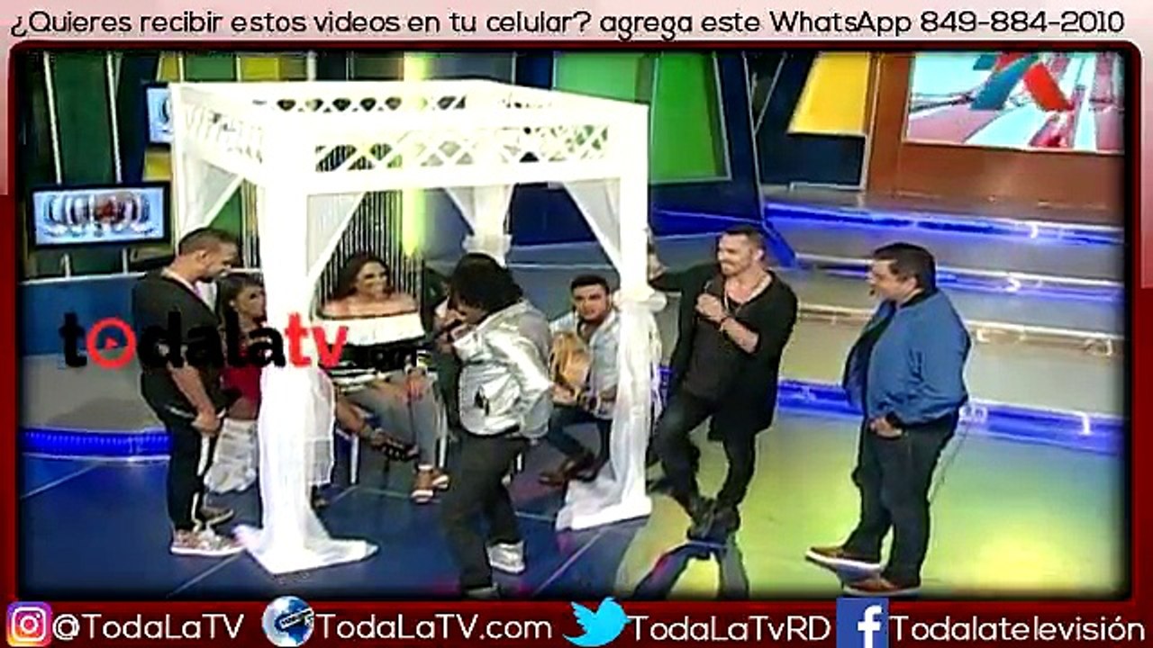 Jugando con Los Pepes en Aquí Se Habla Español-Video