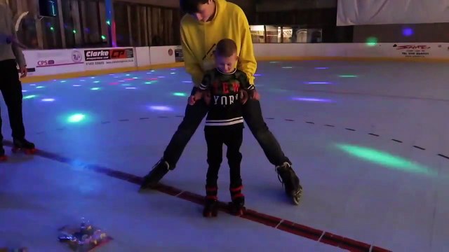 Barbie Video Game Hero olls Surprise Toy Opening - Roller Skating Fu