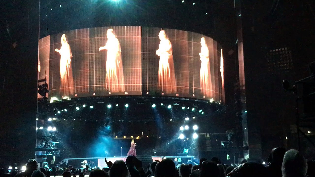 Adele, "Water Under The Bridge", Live at Mt.Smart Stadium, Auckland, NZ, 26 March 2017