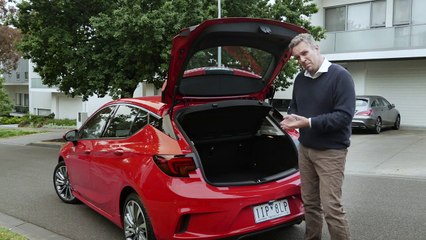 2017 Holden Astra Review _ CarAdvice-hfpQsd6Hxs8