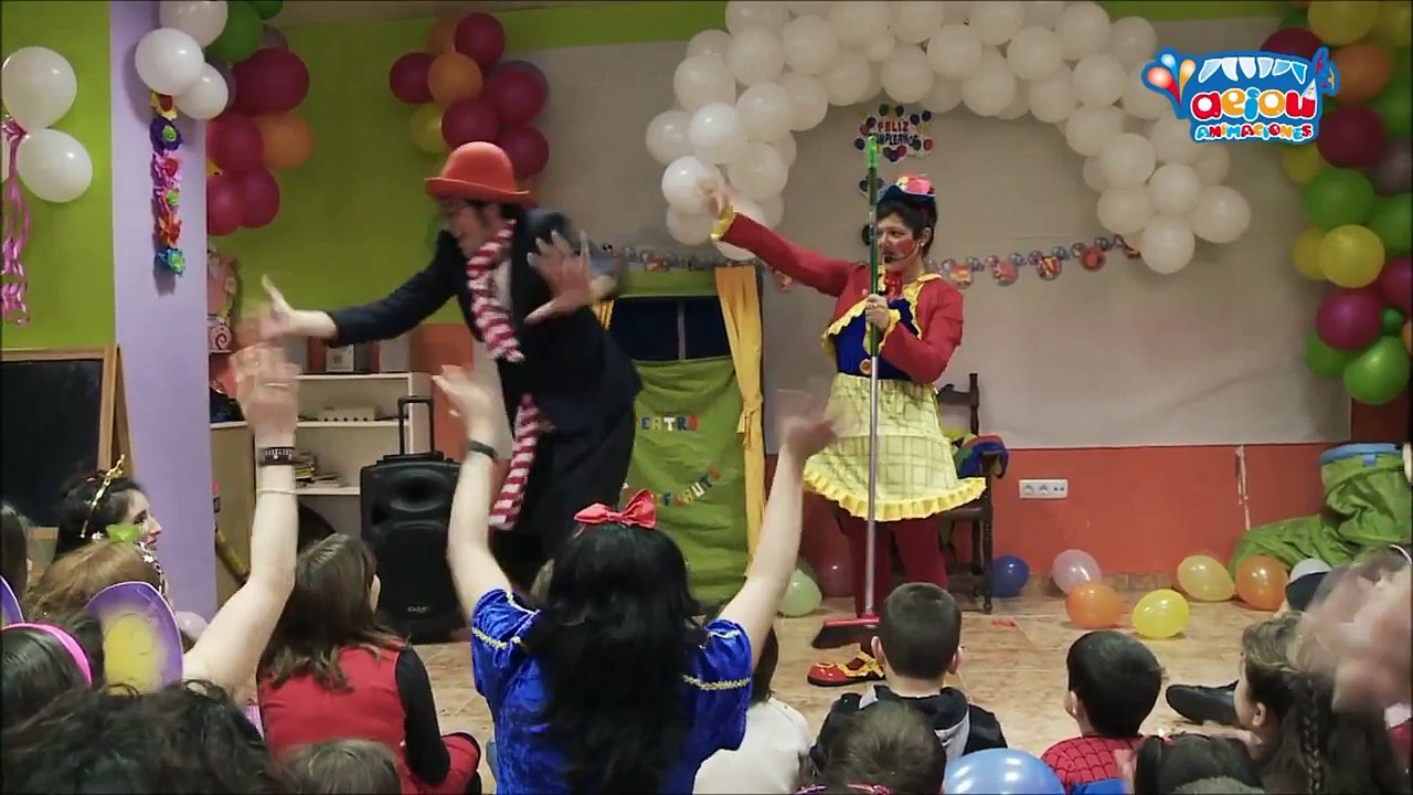 Animació de festes infantils a Barcelona a domicili aniversaris pallassos mags