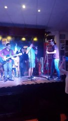 Pedro cantando en una peña en Salta - 02 de Abril