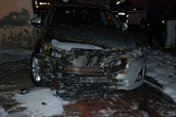 Bahçelievler'de Iki Otomobil Alev Alev Yandı