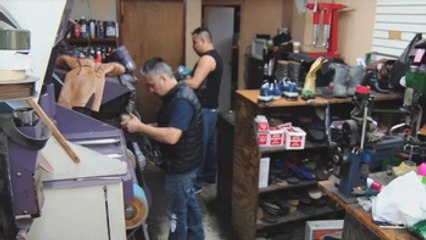 Isauro Barrera, el zapatero de los raperos de Chicago
