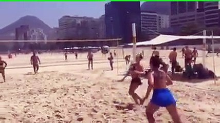 Plaj futbolunda karşılarına çıkmaya korkacağınız kadınlar