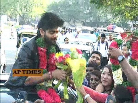 Indian Idol 9 winner Revanth || Fans Wishes to Singer Revanth in Hyderabad