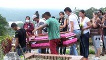 Colômbia enterra vítimas de deslizamentos
