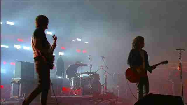 The Strokes le recuerdan a Lollapalooza Chile que sólo se vive una vez