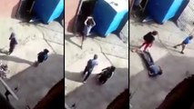 Un homme KO en recevant une brique en plein visage