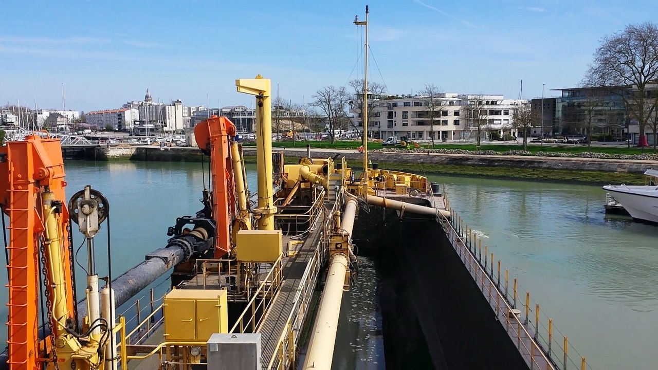 La Rochelle : reportage à bord de la drague "Cap d'Aunis" (1/2)