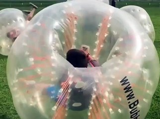Balonlarla oynanan futbol, garip bir icat