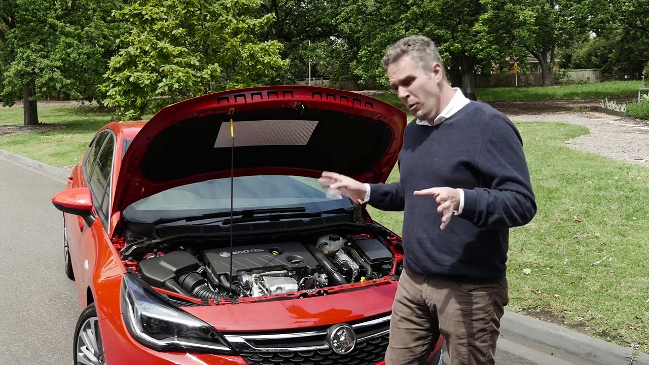 2017 Holden Astra Review _ CarAdvice-hfpQsd6Hxs8