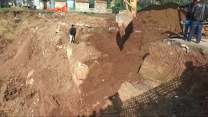 Lahit Mezarların Çıktığı Temel Kazısında, Çalışmalar Sürüyor