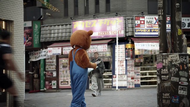 Les ALL BLACKS plaquent des piétons japonais... Pub énorme
