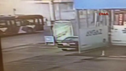 Mersin'de Polis Ekip Aracına Bombalı Saldırı- Ek Patlama Anı Kamerada