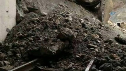 Elazığ-Bingöl Arasında Demir Yolunda Heyelan