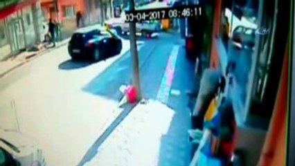 Motosikletle Çarpışan Otomobilin Sürücüsü Olay Yerinden Böyle Kaçtı