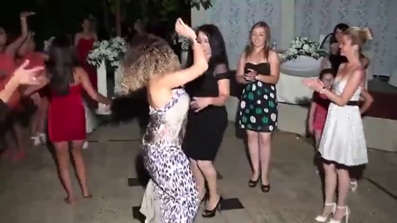İzlede Düğün Gör Süper Oryantal Oynuyorlar