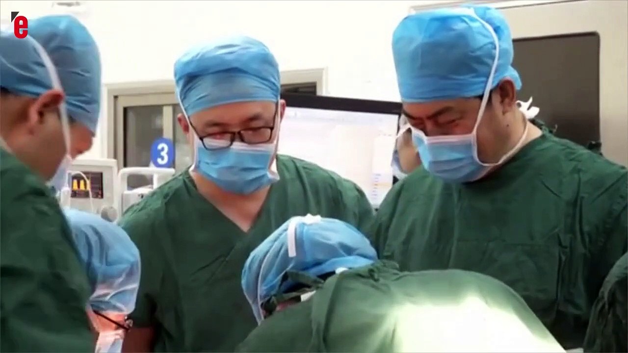 Une oreille artificielle transplantée avec succès sur le visage d'un homme