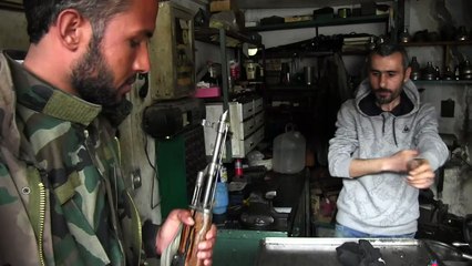 Réparer des armes, un commerce prospère dans la Syrie en guerre
