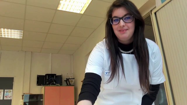 Emma et son téléphone. Lycée Europe, Reims groupe 1