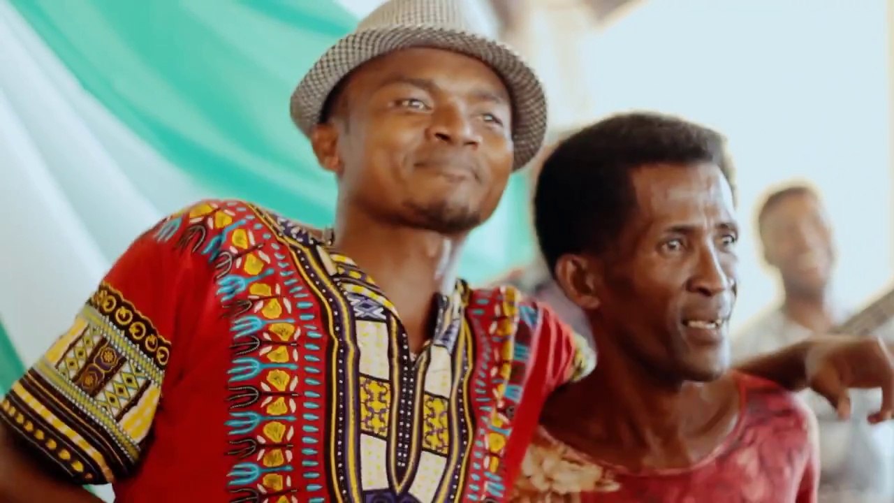 BRUNO DJAOZARA ft SOLO KELY   -    Tsara Mifankahita     (Gasy HD 2017)