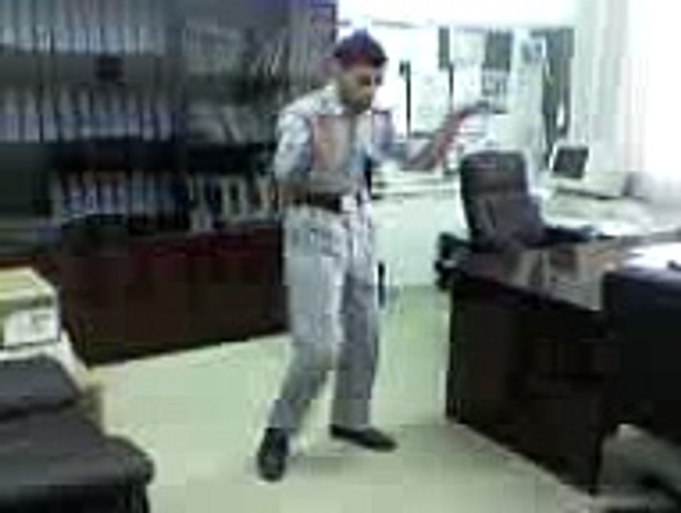 شرطي بايعنها بشرف