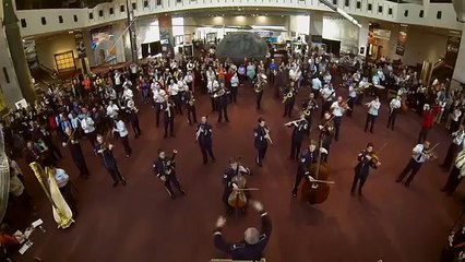 L’US Air Force Band fait un flash mob dans un musée