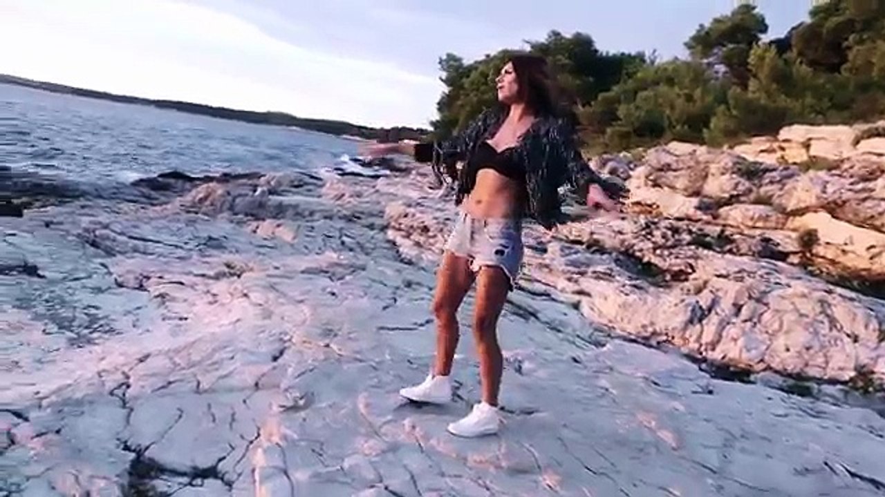 Sasha Lopez Feat. Ale Blake - Girls Go La (Official Video)