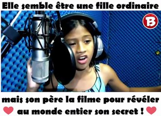 Elle semble être une fille ordinaire, mais son père la filme pour révéler au monde entier son secret