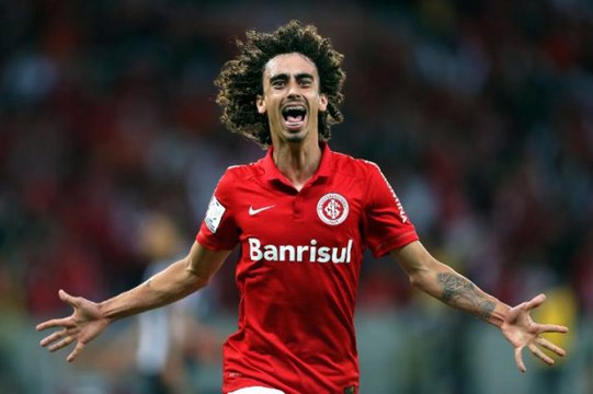 Zagueiro do Corinthians elogia possível reforço: 'Um jogador de qualidade'