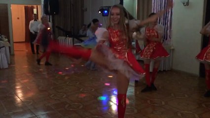 Rus Kızlardan Kalinka Dansı