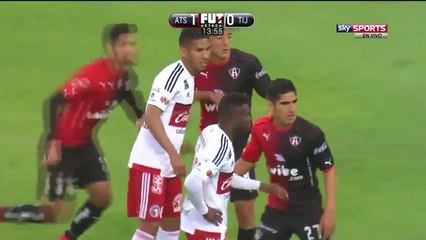 Ce but est juste magnifique : bicyclette d’Aviles Hurtado !