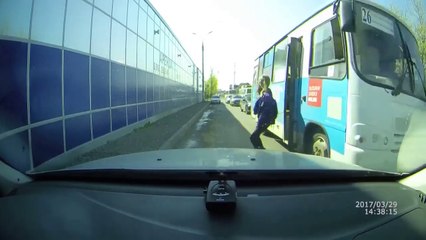 Descendre du bus en marche : pas bon!!!!! Fail douloureux