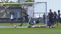 Atacante renegado faz golaço de voleio em treino do Corinthians. Veja!